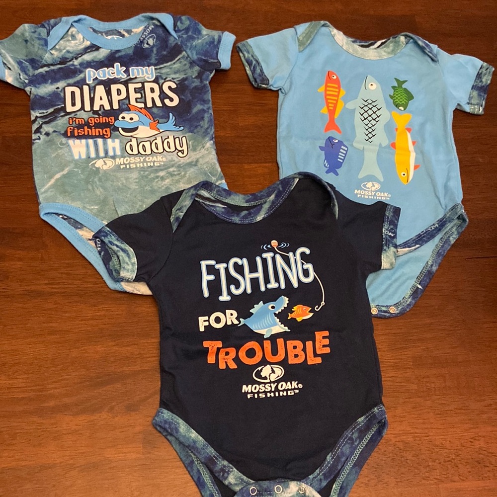 Mossy Oak Fishing themed onesies (x3)